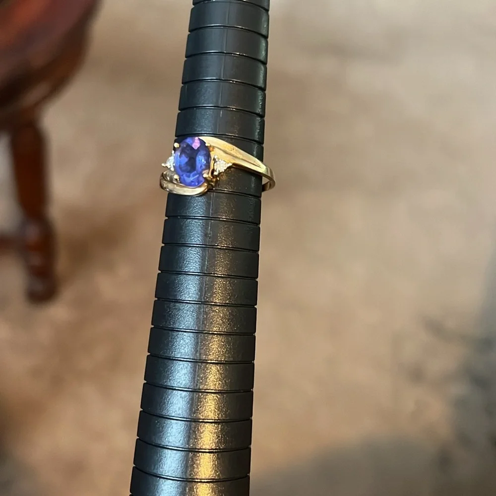 Ring - Picture 3 of 4